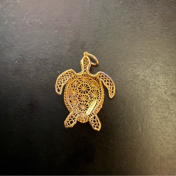 Stefano Oro 14K Gold Diamond Cut Ricami Turtle Pendant, 1.23 grams - Picture 4 of 6
